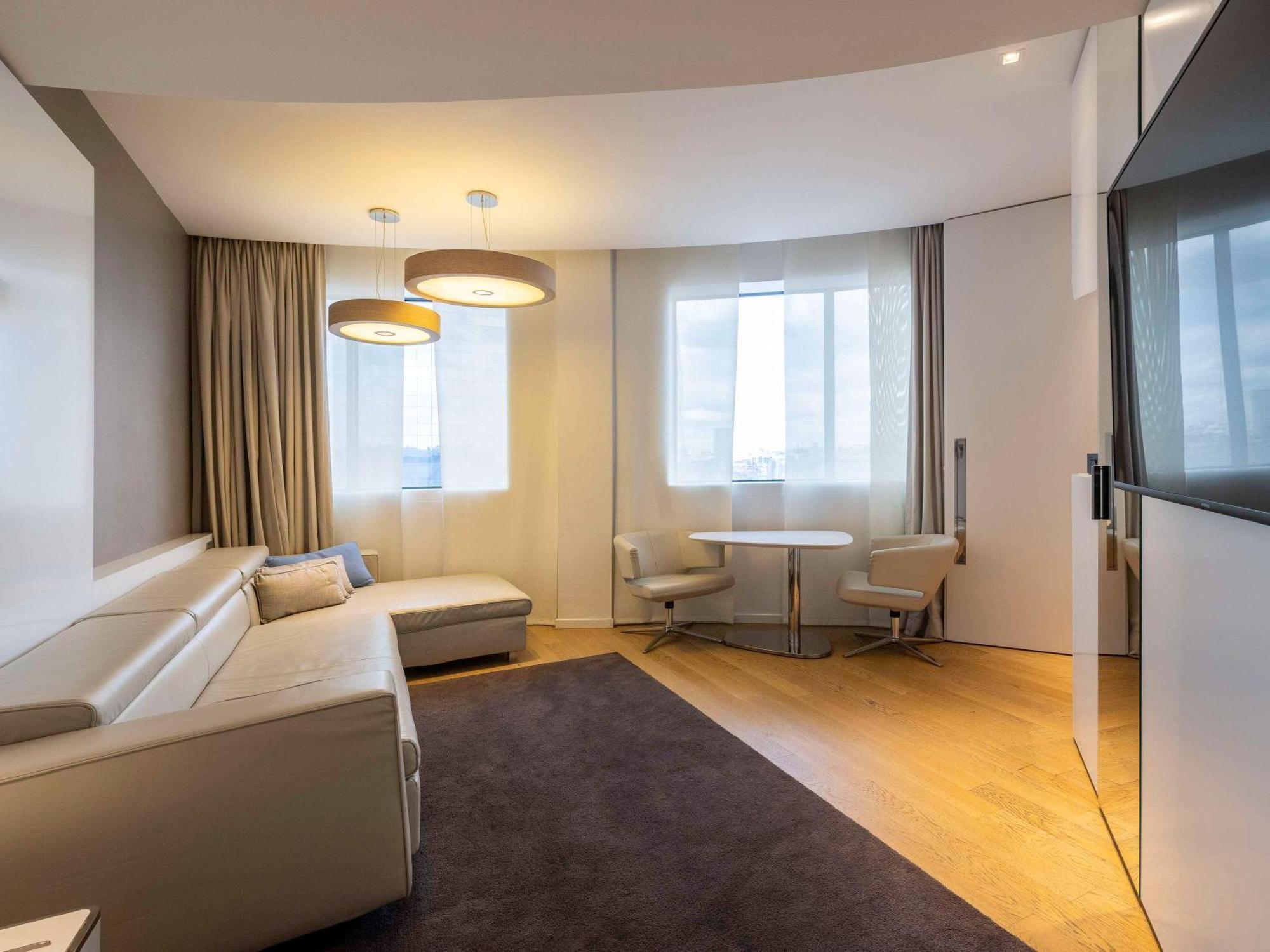 Pullman Centre Midi 4*