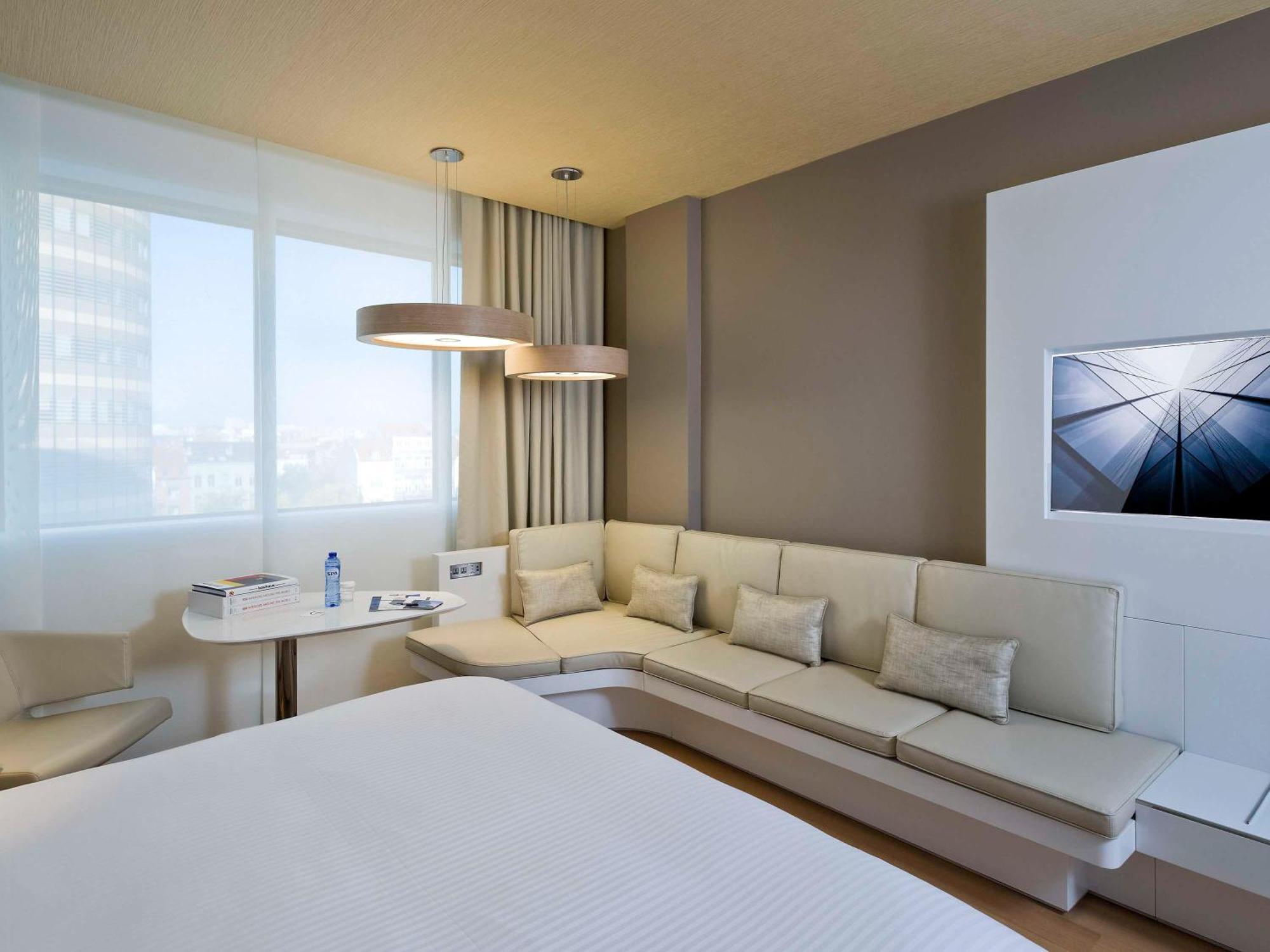 Pullman Centre Midi 4*